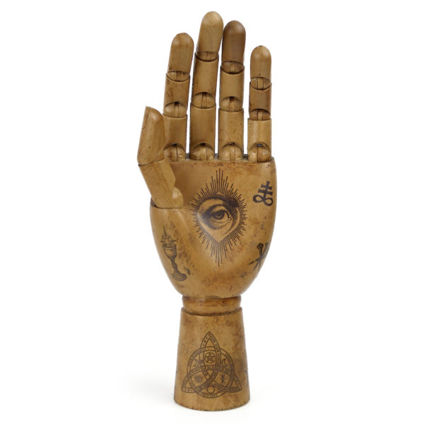Main gauche tatouée Esotérisme Old School articulée en bois (intérieur)