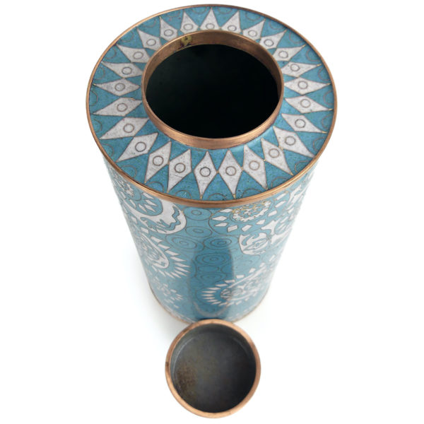 Pot long bleu et blanc en cloisonné Fabienne Jouvin (dessus 3/4)