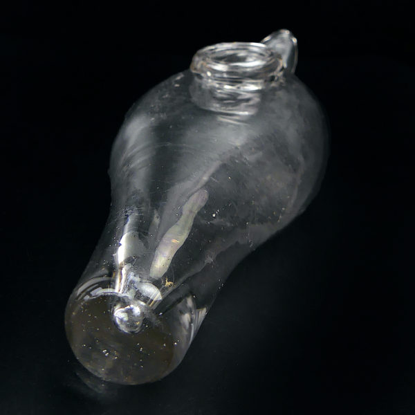 Biberon limande à soupape en verre soufflé-bouche XIXe France (3/4)