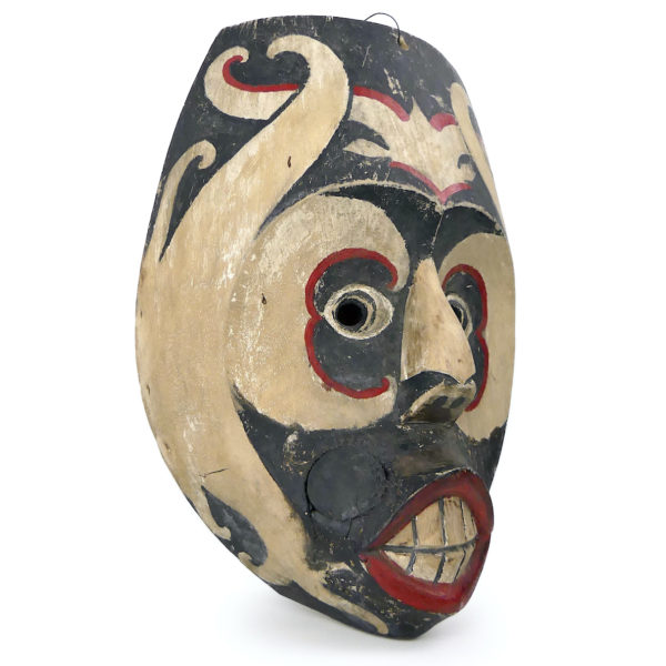 Grand masque Dayak de Bornéo en bois léger polychrome (3/4)