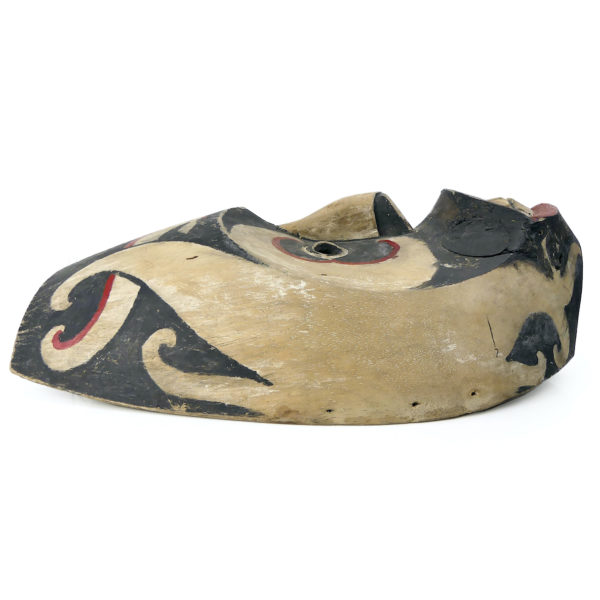 Grand masque Dayak de Bornéo en bois léger polychrome (profil)