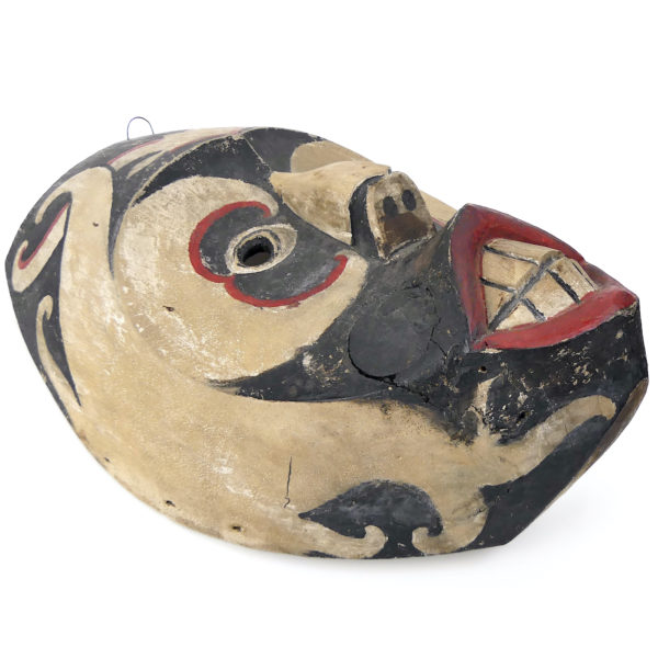 Grand masque Dayak de Bornéo en bois léger polychrome (3/4)