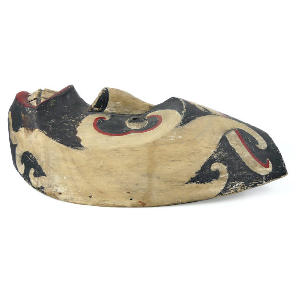 Grand masque Dayak de Bornéo en bois léger polychrome (profil)