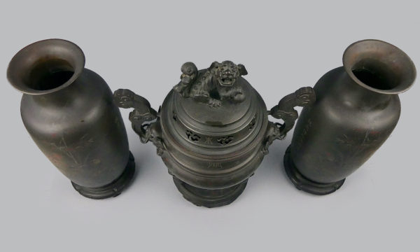 Grands brûle-parfum et vases vietnamiens en bronze niellé argent et cuivre XIXe (dessus)