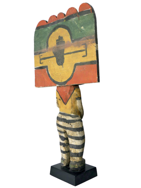 Grande poupée Kachina à Tabletta sur socle noir Style Hopi (3/4 dos)
