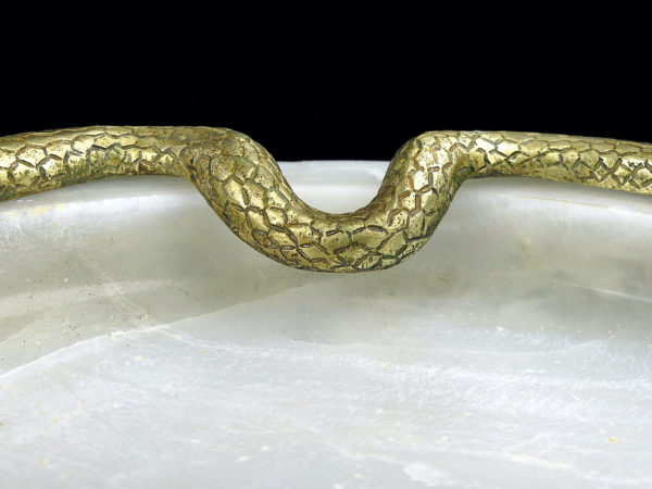 Coupelle serpent Stile Liberty en bronze et marbre Italie 1920 (détail)
