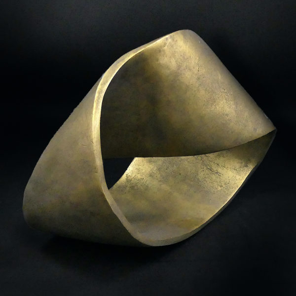 Grande sculpture ruban de Mœbius en métal doré art design (3/4)
