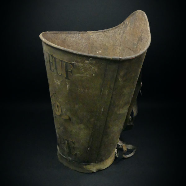 Hotte de vendange ancienne en tôle Début XXe Châteauneuf-du-Pape (profil)