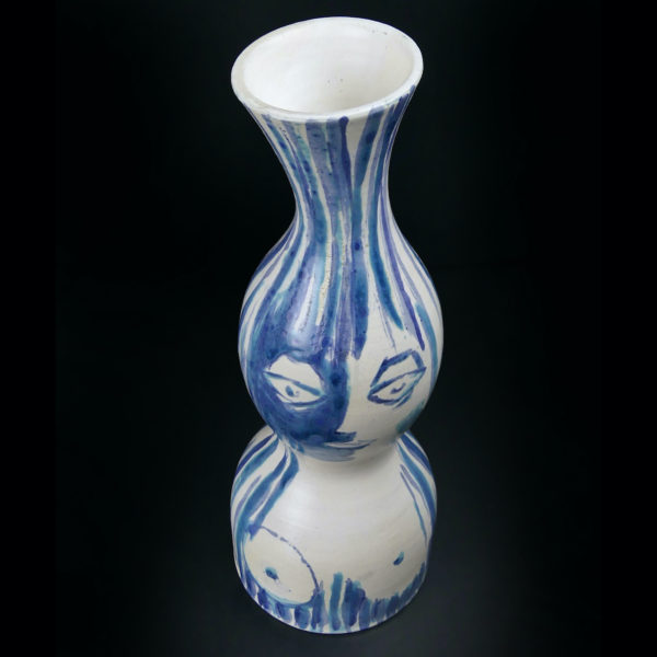 Rare vase anthropomorphe signé La Dame en Bleu des frères Cloutier (dessus 3/4)
