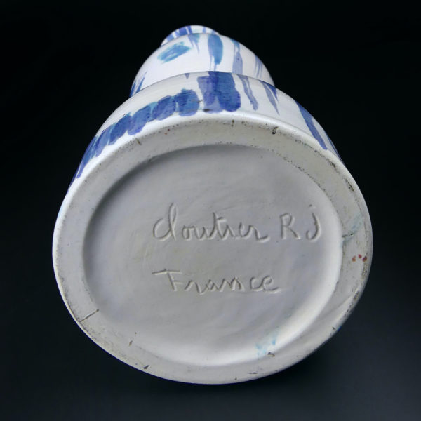 Rare vase anthropomorphe signé La Dame en Bleu des frères Cloutier (dessous)