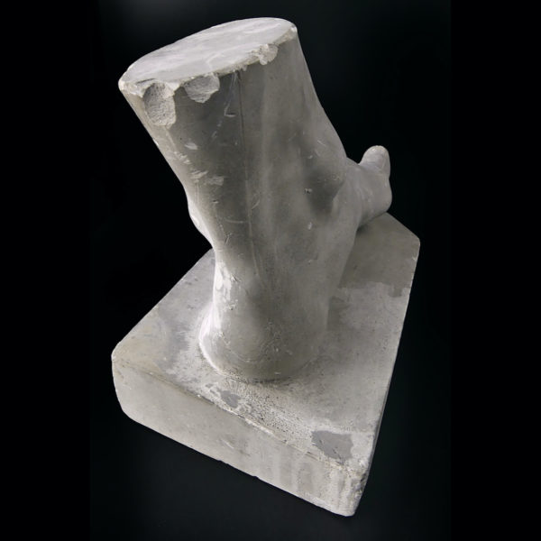 Grand moulage de pied ancien en plâtre patiné (dos)