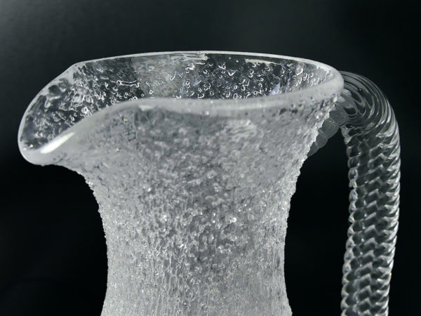 Pichet rafraîchissoir piriforme soufflé bouche cristal de Baccarat (détail)