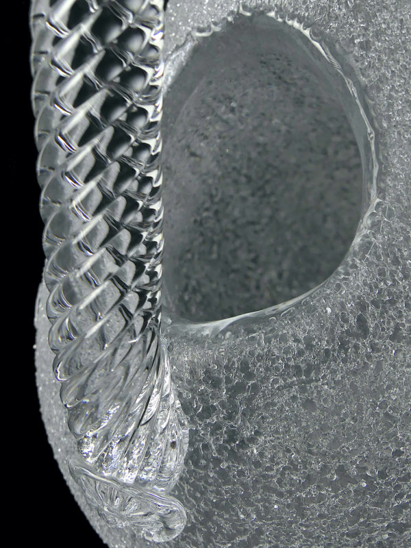 Pichet rafraîchissoir piriforme soufflé bouche cristal de Baccarat (détail)