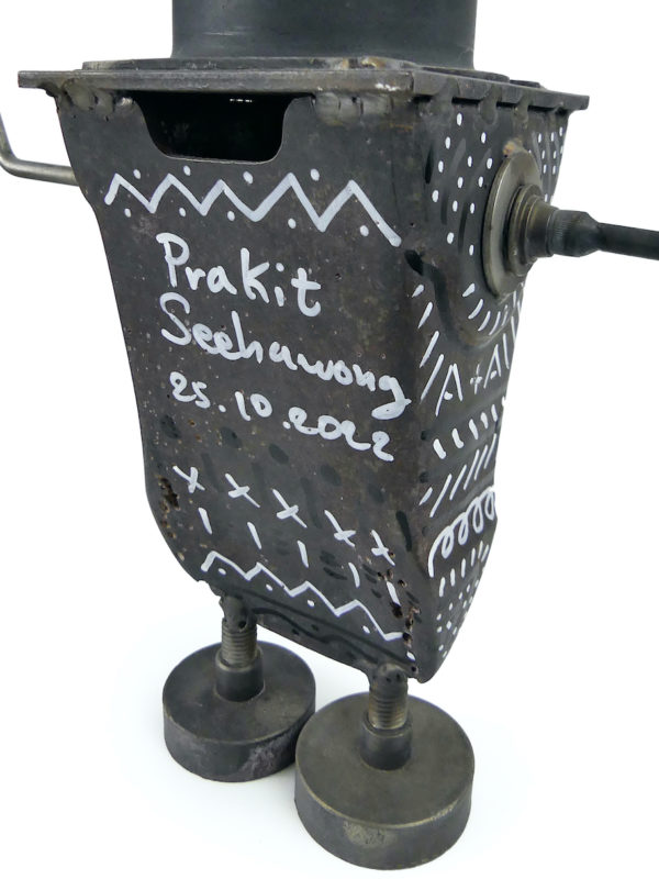 Sculpture Robot 1 signée Prakit Seehawong Œuvre unique (dos)