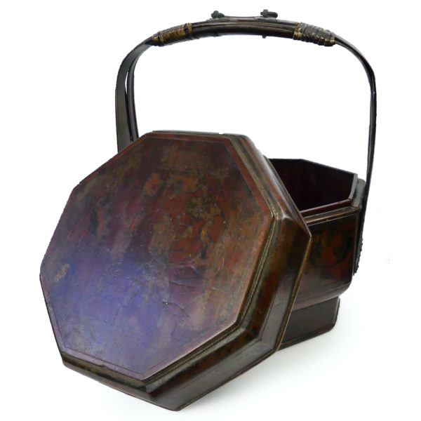 Bakul Sia chinois panier de mariage ancien en bambou laqué (ouvert)