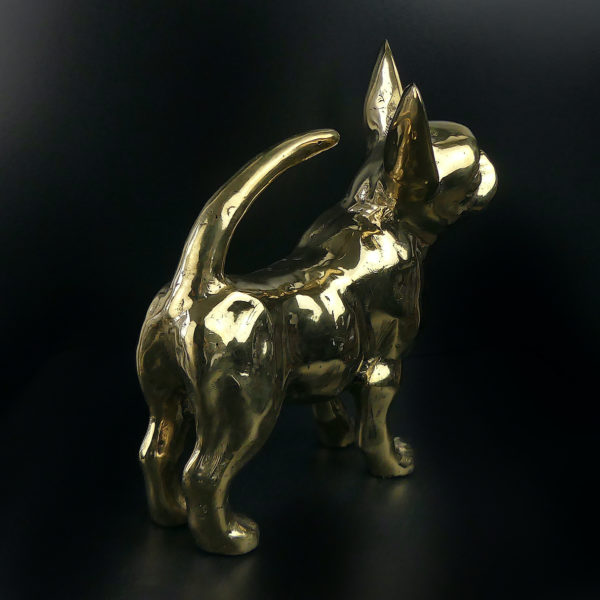 Statue chihuahua en laiton design et décalée (3/4 dos)