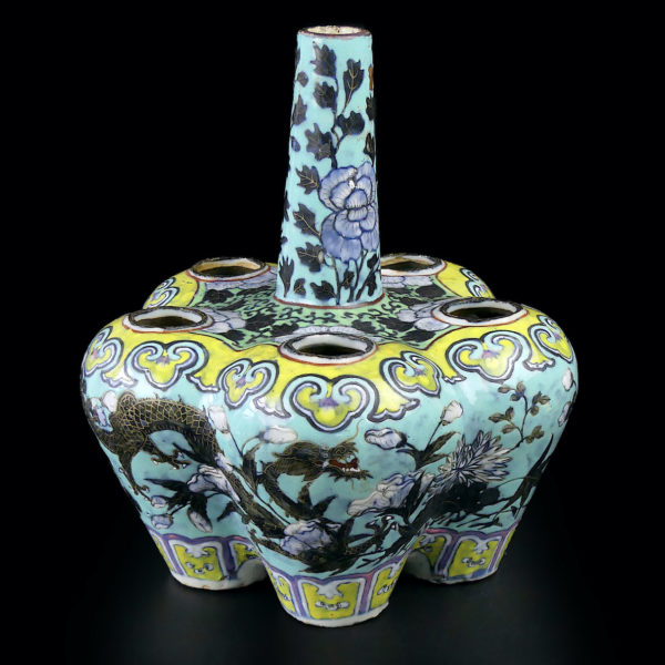 Vase tulipe aux dragons chinois ancien de la dynastie Qing (face)