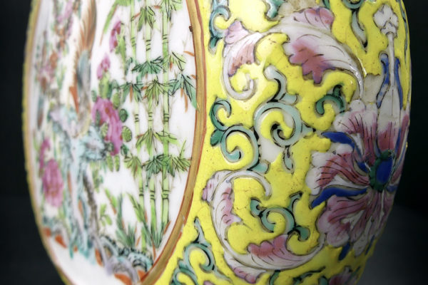 Vase rond aux dragons en porcelaine de Chine Dynastie Qing (détail)