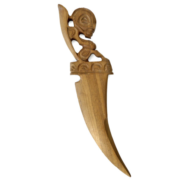 Deux couteaux Tiki sculptés en Miro Artisanat polynésien (face)