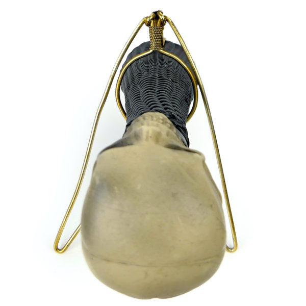 Bouteille tressée Skull et porte-bouteille en métal doré mi-XXe (dessus)