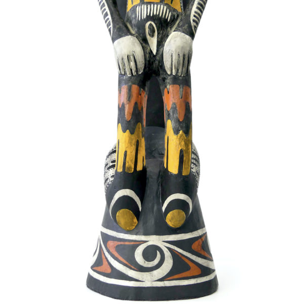 Grande statue sawos figure féminine d’ancêtre et oiseau totémique (détail)