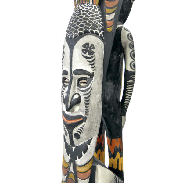 Grande statue sawos figure féminine d’ancêtre et oiseau totémique (détail)