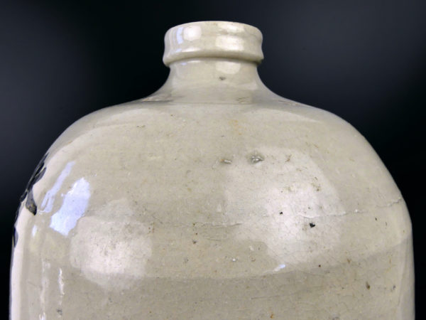Grande bouteille à saké Taru artisanal en céramique Meiji Japon (détail)