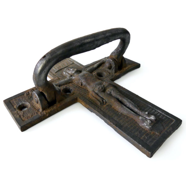 Ancienne poignée heurtoir de porte d’église en fonte de fer XIXe (3/4)