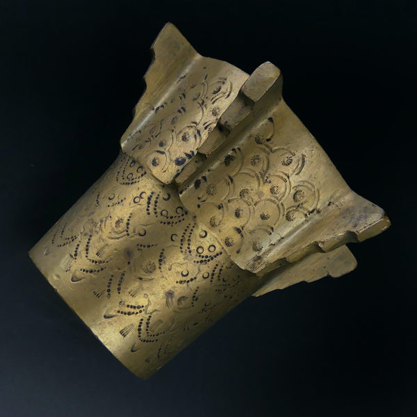 Mortier et pilon d’officine ancien hispano-mauresque en bronze (face 3/4)