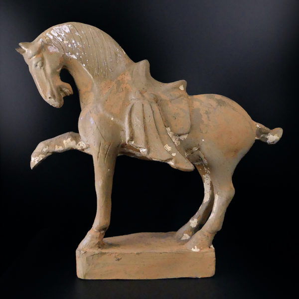 Grand cheval de parade traditionnel chinois style Tang (profil)