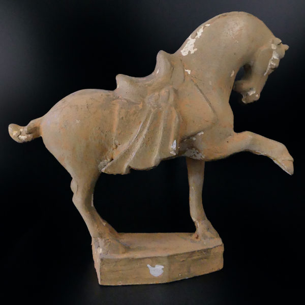 Grand cheval de parade traditionnel chinois style Tang (profil)