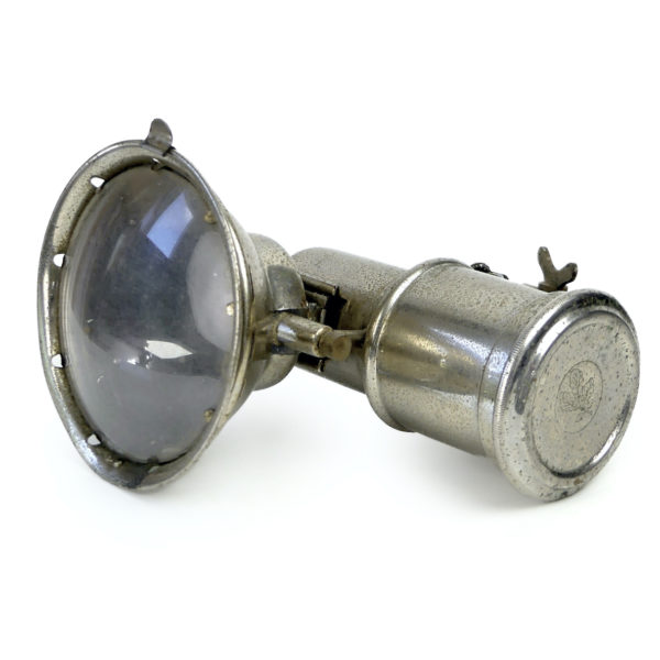 Lampe à carbure acétylène ancienne de la marque CONTINENTAL (dessous 3/4)