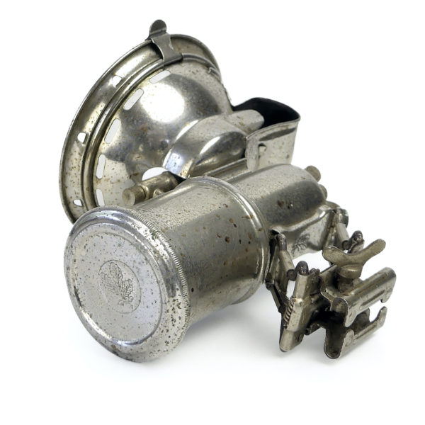 Lampe à carbure acétylène ancienne de la marque CONTINENTAL (dessous 3/4)