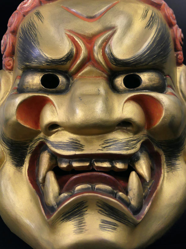Masque doré Fudō Myōō signé théâtre nô Acala Japon Ère Heisei (détail)