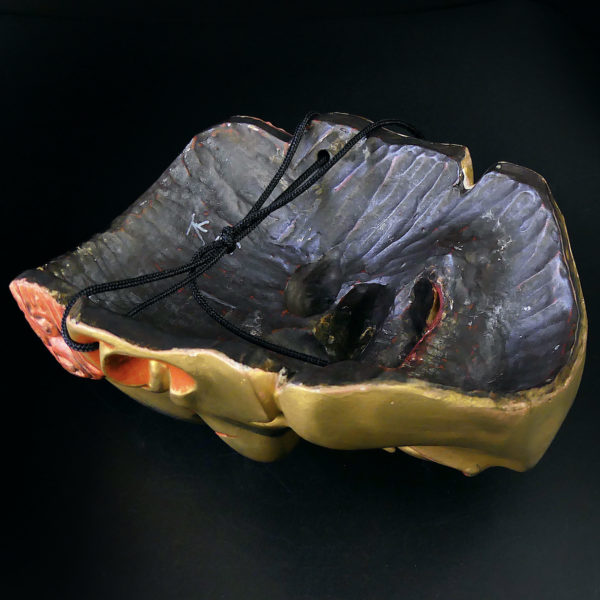 Masque doré Fudō Myōō signé théâtre nô Acala Japon Ère Heisei (dos 3/4)