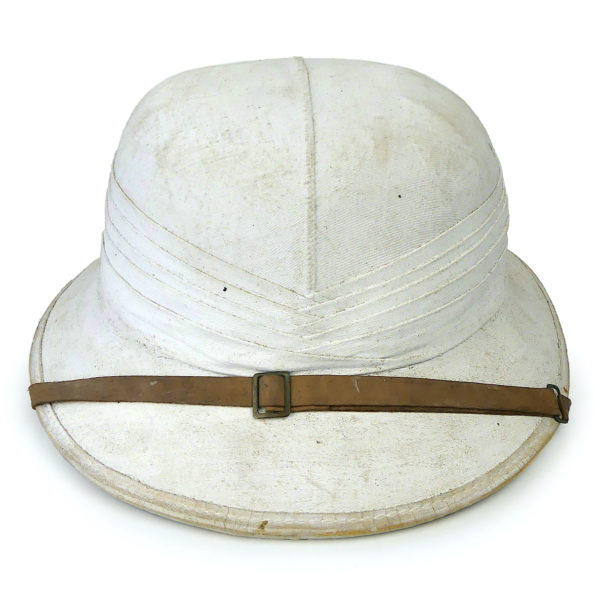 Casque colonial plat ancien salacot léger blanc et vert dans sa boîte à chapeau (face)