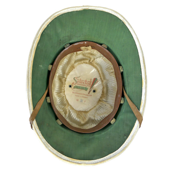 Casque colonial plat ancien salacot léger blanc et vert dans sa boîte à chapeau (dessous)