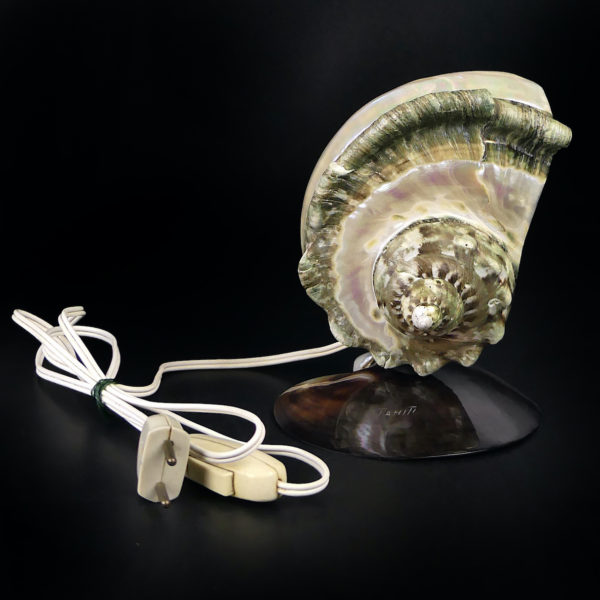 Lampe d’ambiance tahitienne coquillage Objet souvenir (face)
