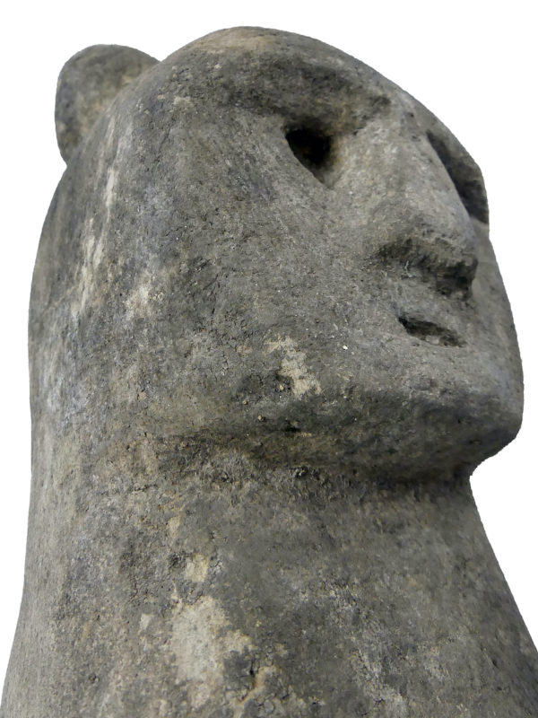 Grande statue katoda Sumba en pierre soclée Timor (détail)
