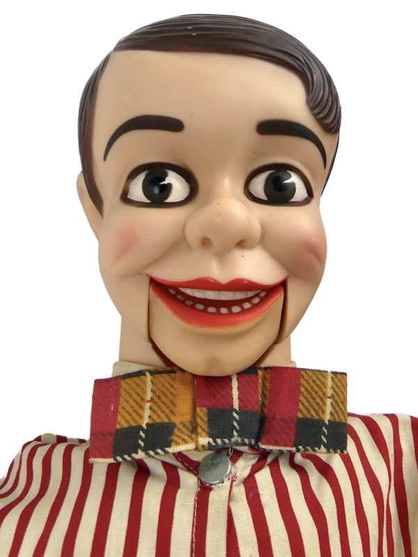 Poupée Danny O’Day marionnette de ventriloque en combinaison de baseball (détail)