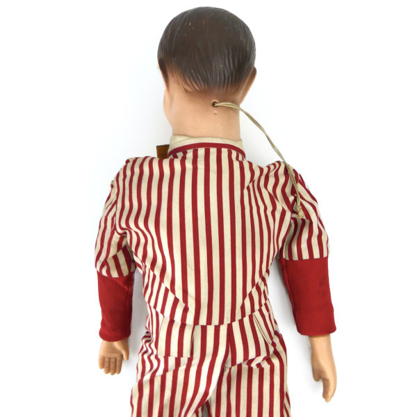 Poupée Danny O’Day marionnette de ventriloque en combinaison de baseball (détail)