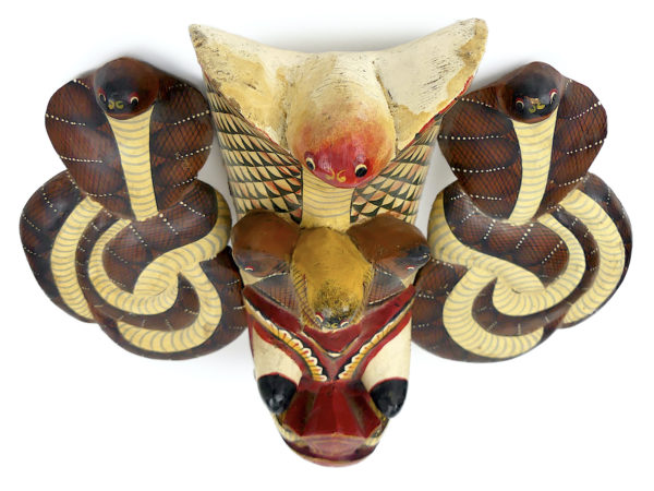 Petit masque Naga Raksha en bois Fin XXe Sri Lanka (dessus)