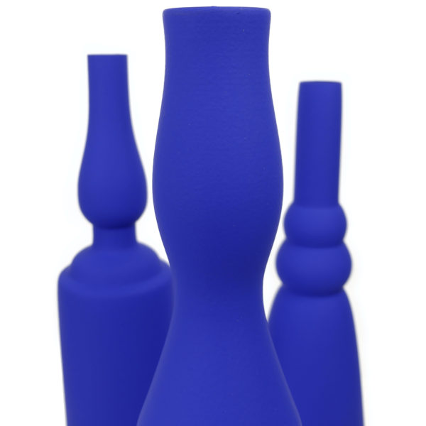 Trois vases Morandi bleu Klein IKB Design italien Collection Exclusive (détail)