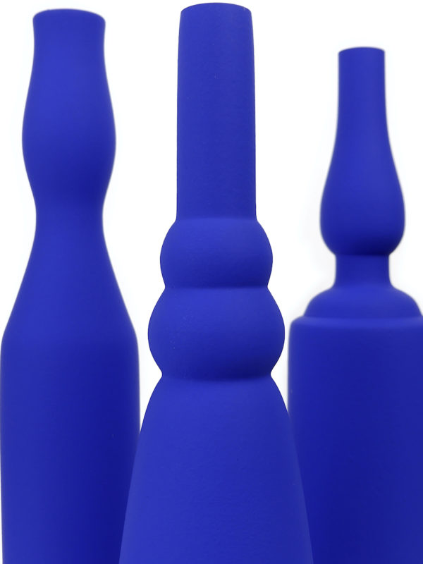 Trois vases Morandi bleu Klein IKB Design italien Collection Exclusive (détail)