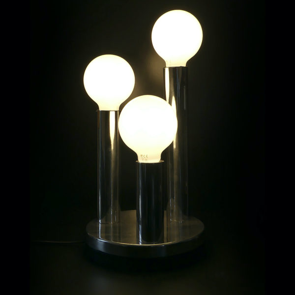 Lampe Space Age design italien en aluminium poli Années 70 (allumée)