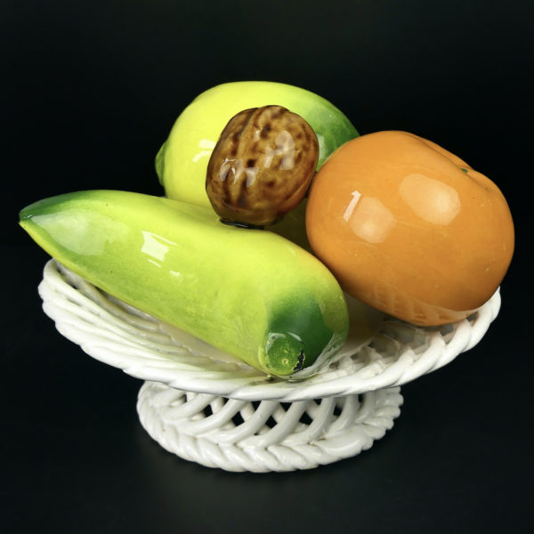 Petite corbeille à fruits en barbotine Années 60 Vallauris