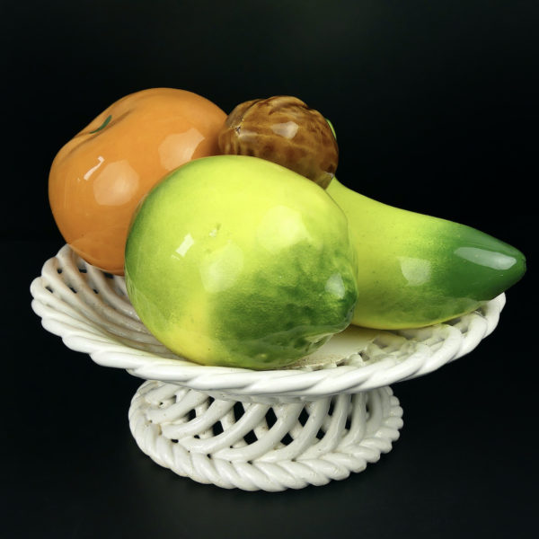 Petite corbeille à fruits en barbotine Années 60 Vallauris