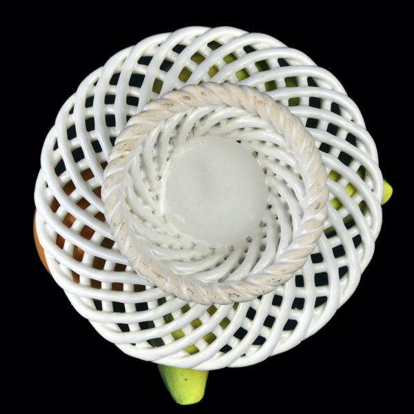 Petite corbeille à fruits en barbotine Années 60 Vallauris (dessous)