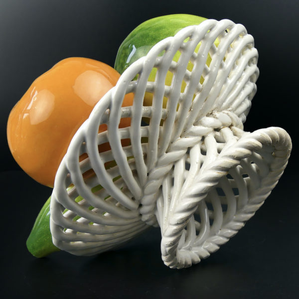 Petite corbeille à fruits en barbotine Années 60 Vallauris (dessous 3/4)