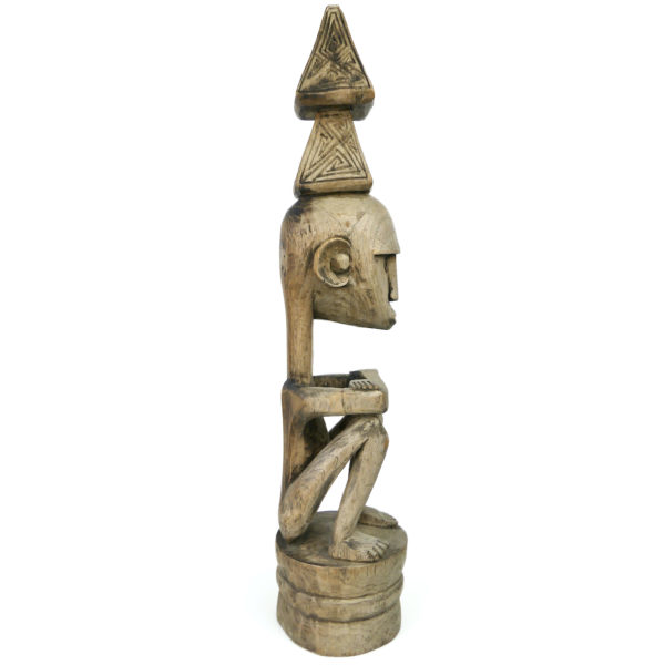 Grande statue Yene d’ancêtre en bois de l’île Florès Timor (profil)